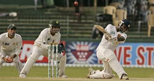 Pakistan eye face-saving win in final cricket Test